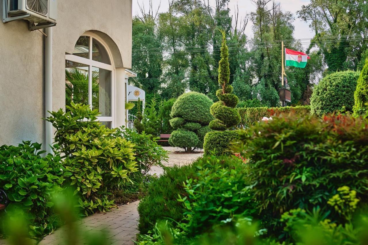 Hotel Tokajer Wellness Panzió Keszthely Exterior foto